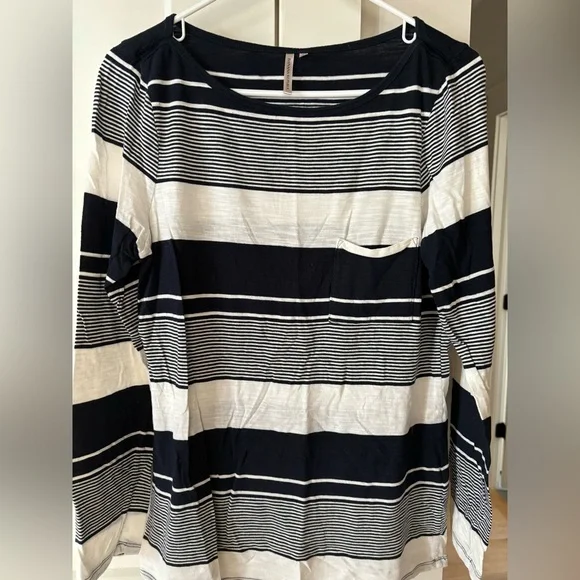 BANANA REPUBLIC • LONG SLEEVE • WOMENS • LARGE • NAVY AND WHITE STRIPES - Picture 1 of 3